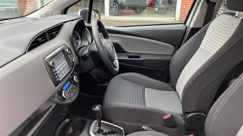 Toyota Yaris 1.5 Hybrid Icon Tech 5dr CVT Hybrid Hatchback